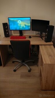 Rohový kancelářský PC stůl
