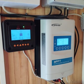 solární panely,měnič, regulátor.