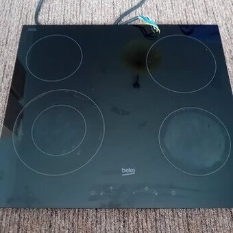 Sklokeramická varná deska beko HIC64401