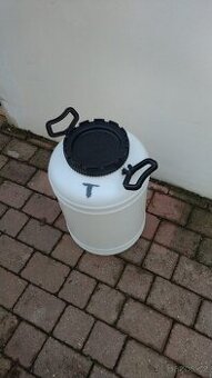 Plastové sudy 50l