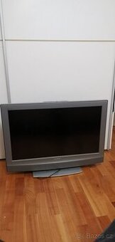 Starý Sony Bravia 32" (82 cm) – perfektní retro televize