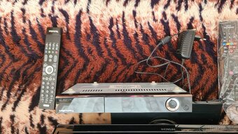 Satelitní přijímač