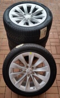NOVÁ zimní sada TESLA model S 5x120 pneu 245/45 R19