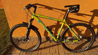 Horské trekové kolo SCUD 21"