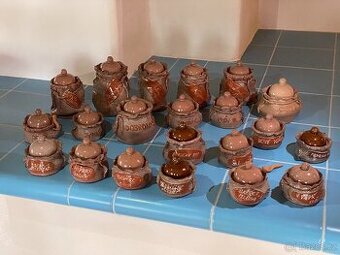 Keramické kořenky v pěkném stavu