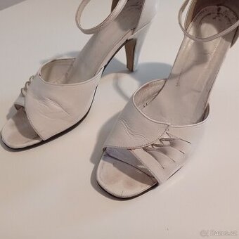 Prodám dámské kožené boty bílé