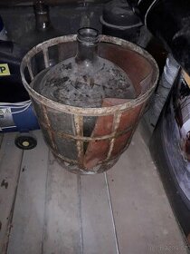 Prodám skleněné nádoby či džbány na víno