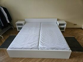 Masivní manželská postel 190×200 +matrace+stolky