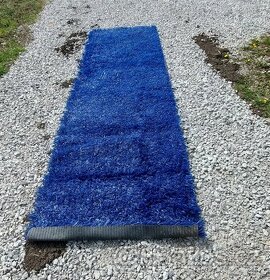 Prodám modrý plastový koberec - 300 Kč