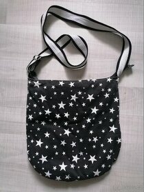 Černá kabelka s hvězdama