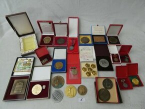 Konvolut medaile, vyznamenání, odznaky