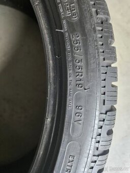 255/35R19