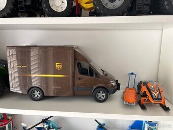Bruder dodávka DHL, sněžný skútr