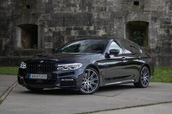 BMW Rad 5 540i xDrive A/T.