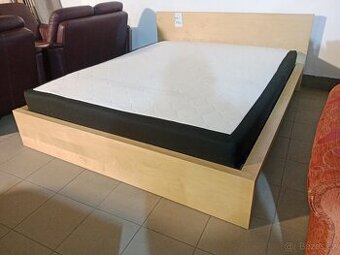 Postel 160x200cm.