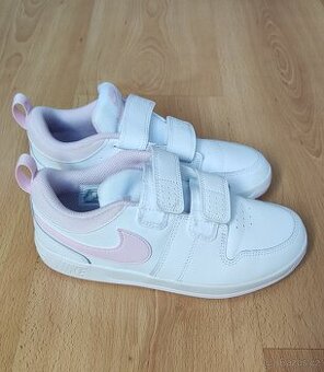Dívčí tenisky NIKE 35