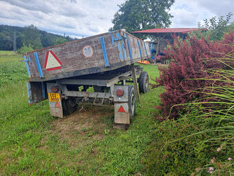 Traktorový přívěs