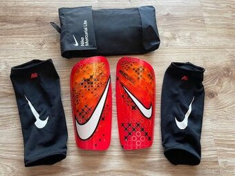 Fotbalové chrániče Nike XL - NOVÉ