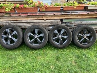 Prodám sadu ALU zimních kol 215/60 R16 99H Nanuq černá