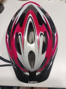 Cyklistická helma Giro