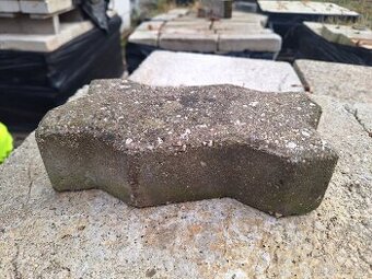 Prodám zámkovou a betonovou dlažbu a bílé cihly