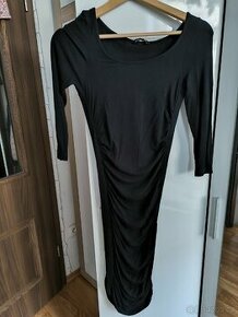 Černé krátké šaty