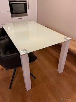 Jídelní stůl skleněný 140x80x74