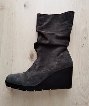 Nové dámské kozačky Baťa