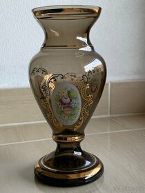 Váza hnědá se zlatým dekorem