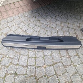 Škoda Superb 3 3V0 Combi / plastový kryt hrany kufru / barva