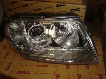 VW Passat B5.5 (3BG) přední světla.