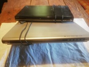 2x DVD přehrávač