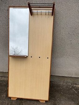 Předsíňová stena