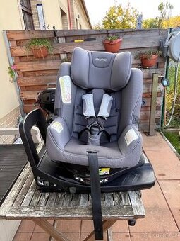 Otočná autosedačka Nuna Prym