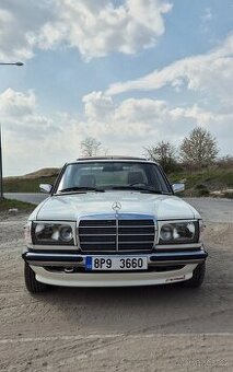Mercedes Benz W123 Piano