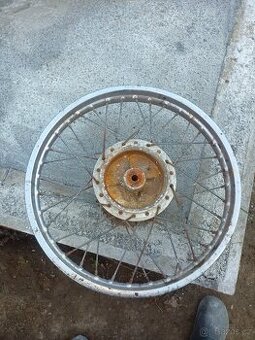 Zadní kolo Suzuki ts