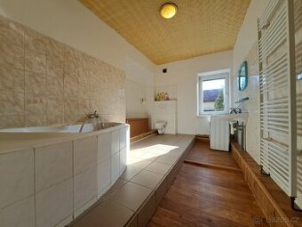Pronájem bytu 3+1 o 137 m2 CENTRUM Veselí nad Moravou 2.NP