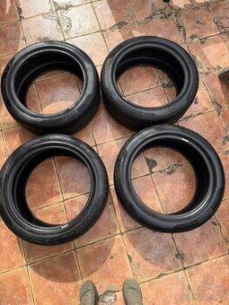 Sada letních pneu 235/45R18