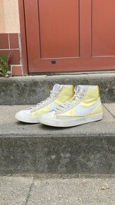Nike Blazer Mid Yellow