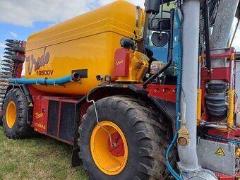 Samojízdný aplikátor Vredo VT4546 + diskový injektor ZB3 875