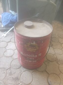 Starý kanystr od oleje