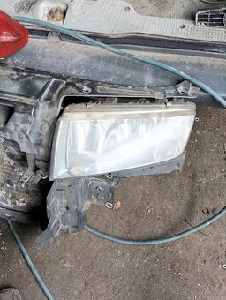 Škoda Fabia 1 přední světlo právě,leve