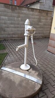 pumpa zahradní litinová