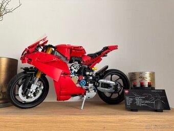 LEGO Technic 42202 Motorka Ducati Panigale V4 S