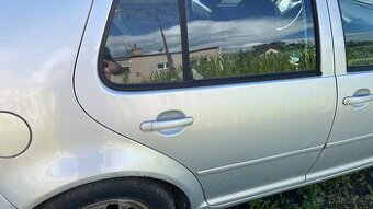 VW Golf IV PZ stříbrné dveře