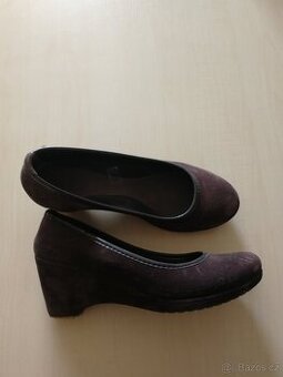 Boty na klínku Crocs W8