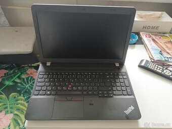 Lenovo ThinkPad, funkční bez baterie a adaptéru.