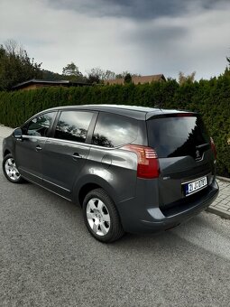 Peugeot 5008 .2014