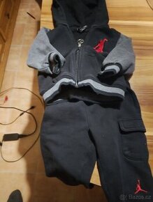 Krásná tepláková souprava zn.Jordan 75-80cm (1 rok)