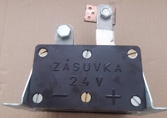 Startovací zásuvka 24V ARMY dvojitá